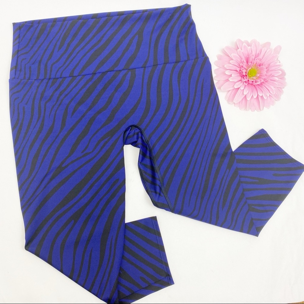 K-Deer High Waisted Capri Cropped Leggings: Animal Zebra Print